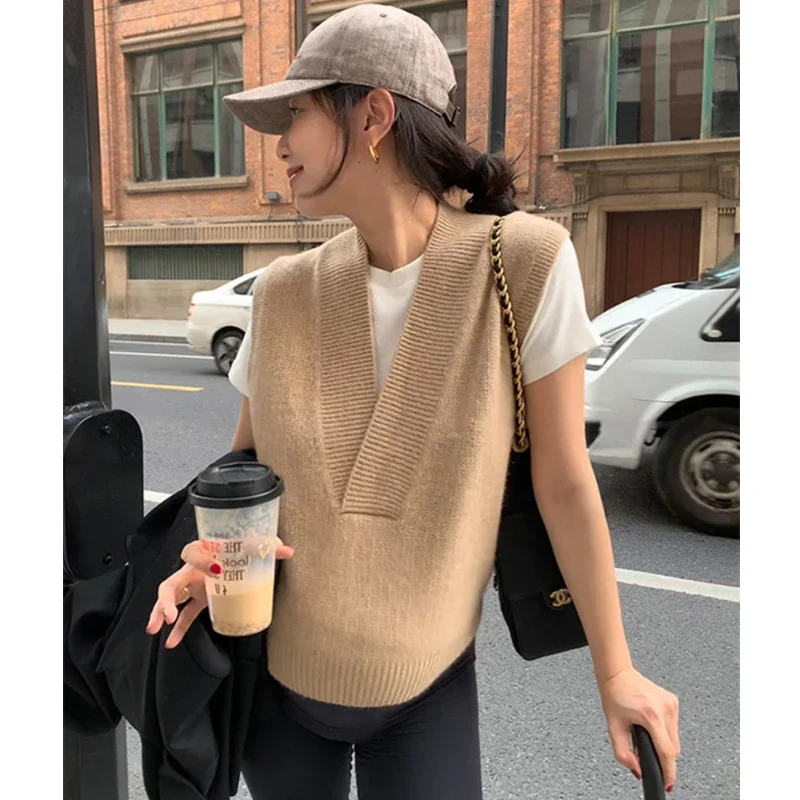 Autumn and Winter New Solid Color V-Neck Women's Sleeveless Waistcoat Fashion Elegant Knitwear Casual Loose Sweater Vest