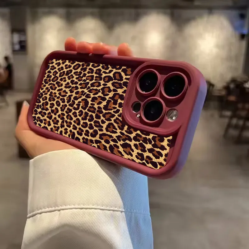 Retro Leopard Phone Case - Stylish Protective Cover