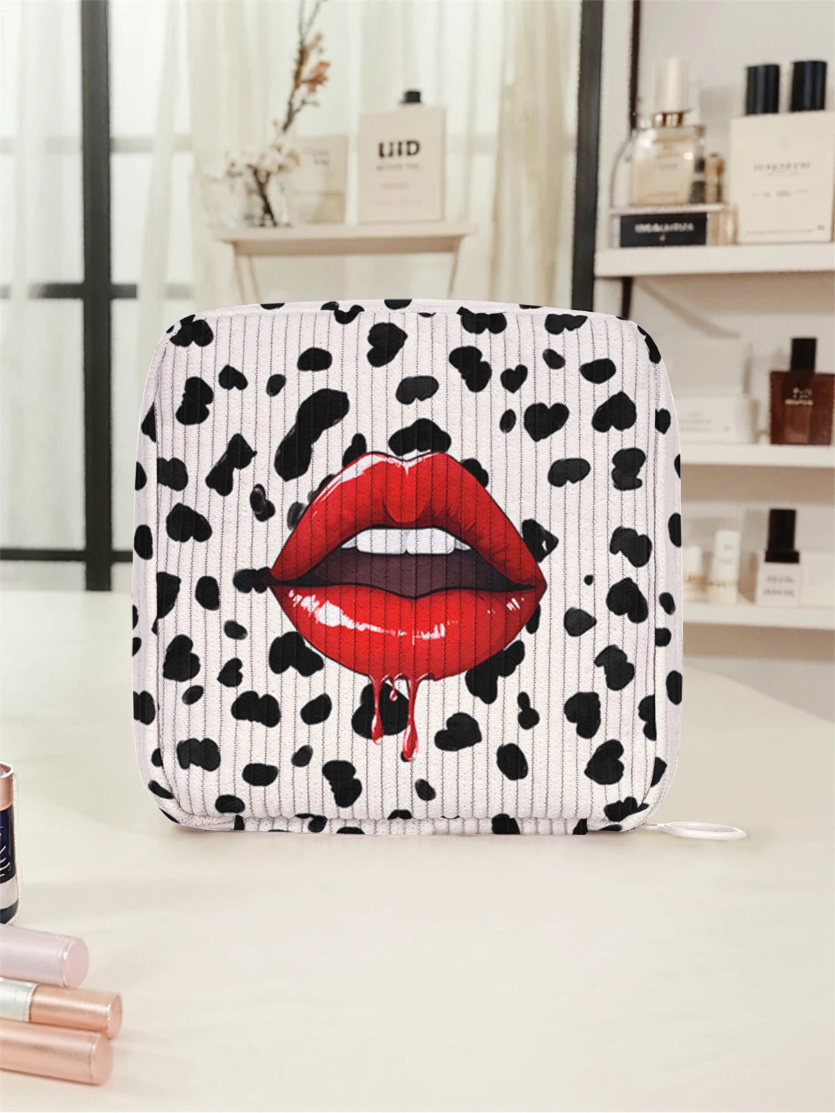 Cartoon printed sanitary napkin storage bag, women's lightweight tissue bag, sanitary tissue bag