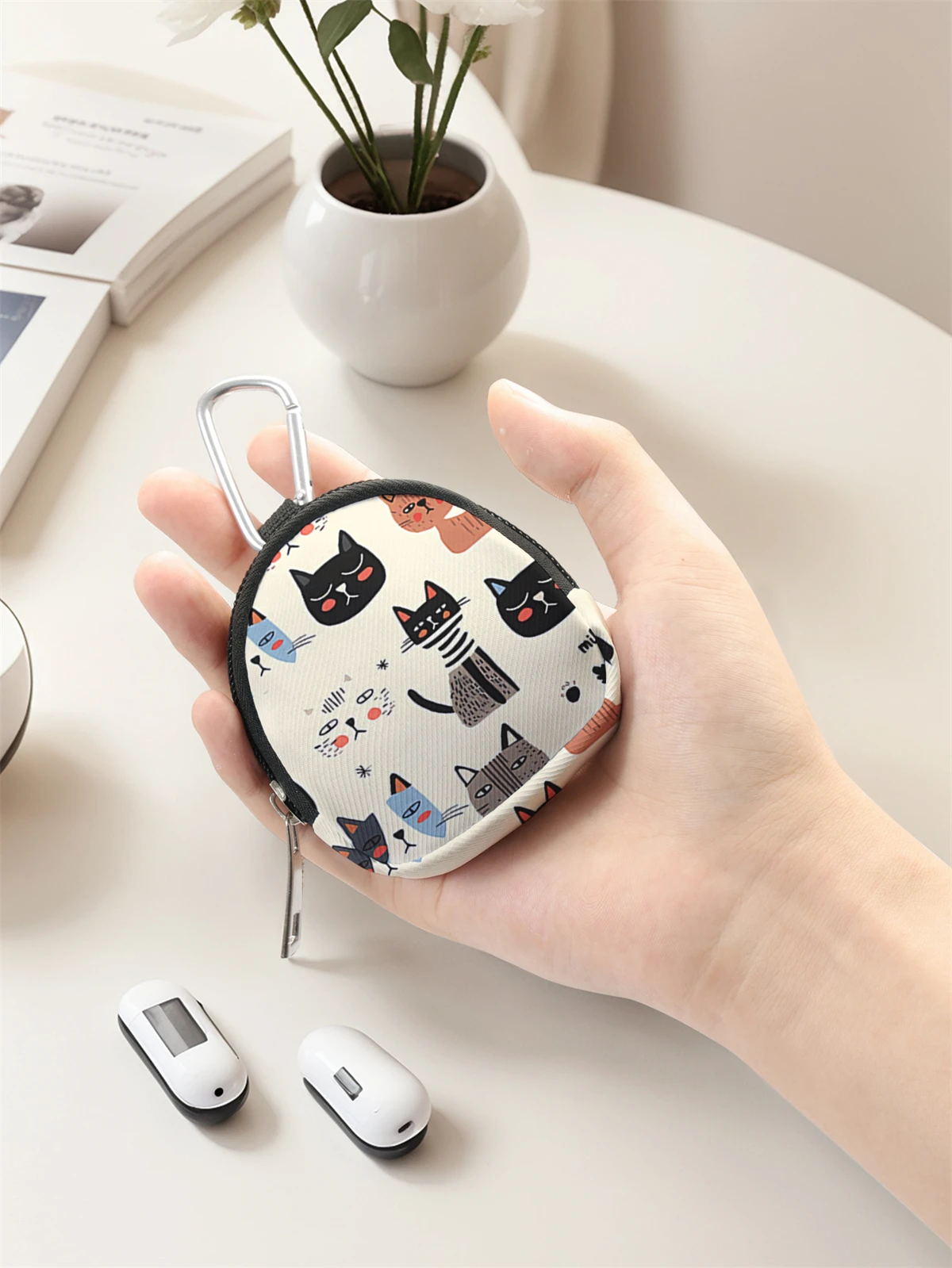 Cat pattern printed mini wallet, zipper change bag with hook clip, headphone key bag, suitable for men and women