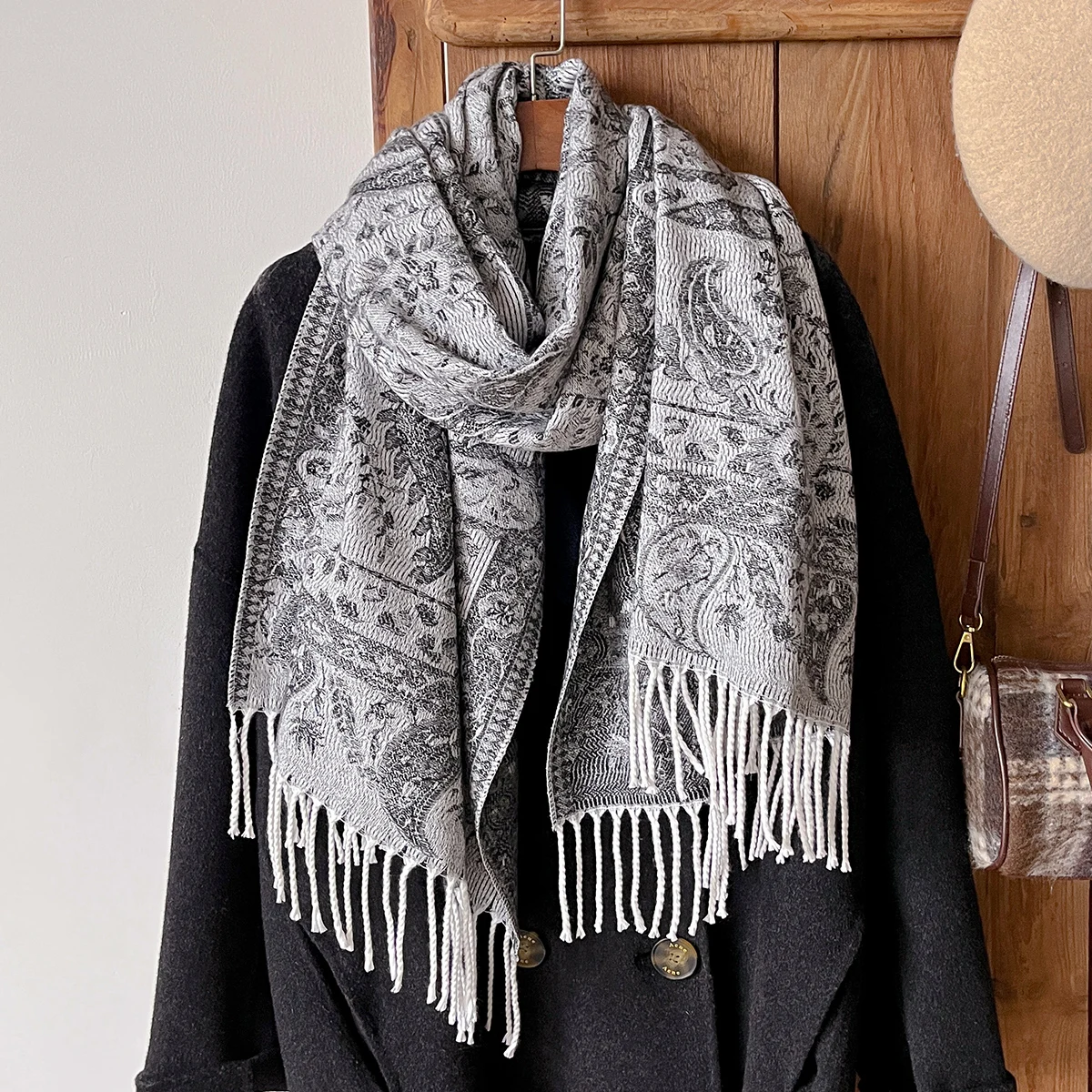 Winter New Brand National Style Paisley Design Thick Pashmina Warm Shawl Long Tassel Print Scarf Women Keep Warm Poncho Stoles