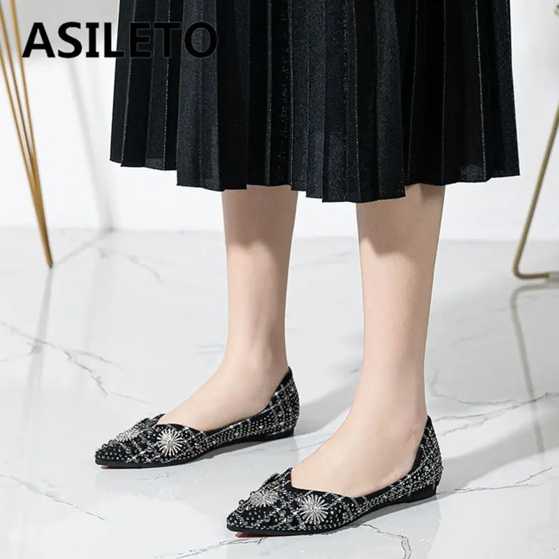 

ASILETO Korea Female Flats Pointed Toe Slip On Rhinestone Ethnic Women Daily Elegant Shoes Plus Size 41 42 43 Rivets Metal Decor