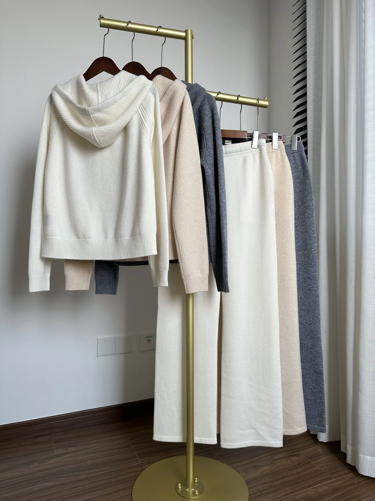 24 Autumn and Winter New Women's Cashmere Suit Hooded Zipper Top + High Waist Drawstring Leg Closing Pants Two Piece Set 2