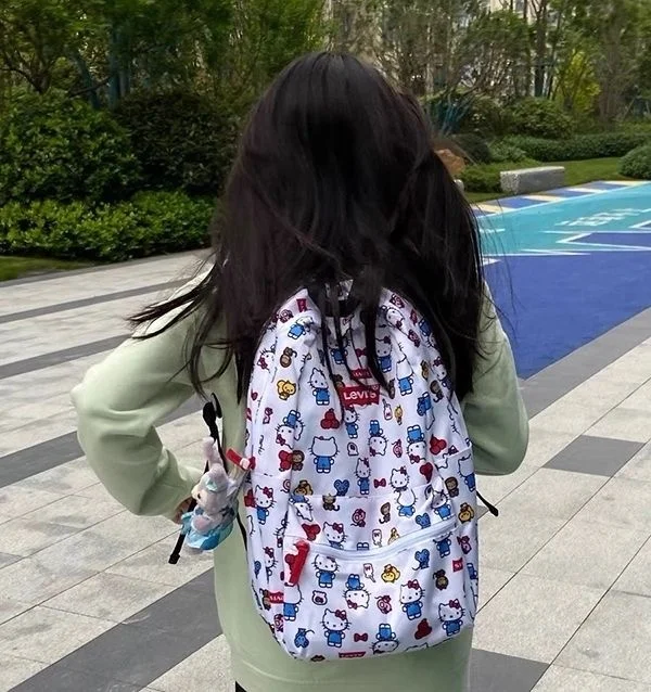 Top 61+ imagen levi's hello kitty backpack Thptnganamst.edu.vn