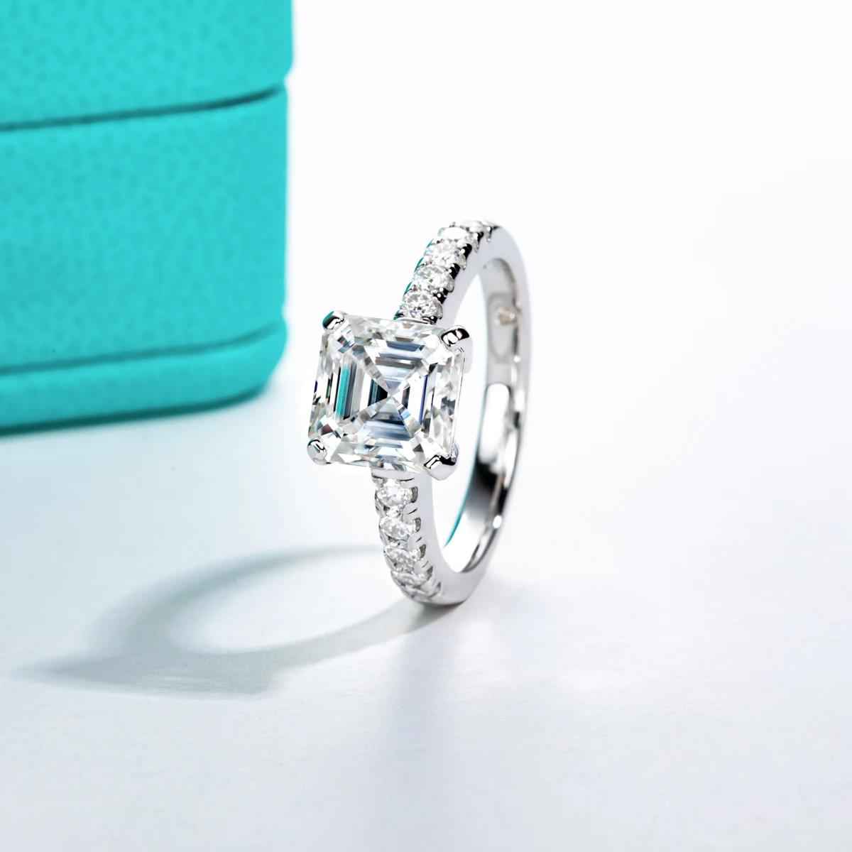 最高品質 モアサナイト 一粒ダイヤモンド アッシャーカット リング 3ct AnuJewelの3ctアッシャーカットモアッサナイトエンゲージメント
