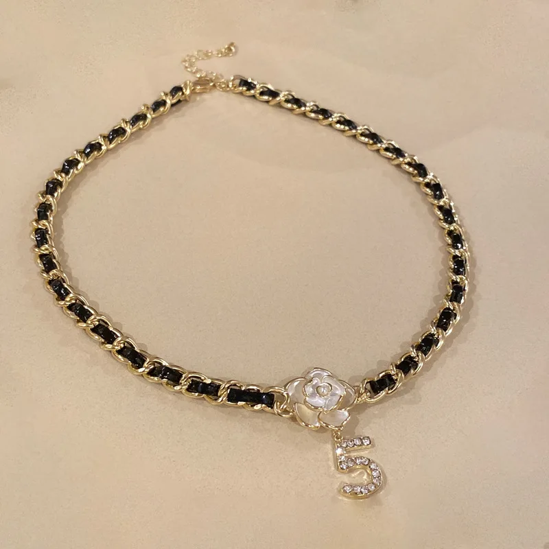 

Leather Winding Rhinestone Digital 5 Pearl Flower Necklace European and American Clavicle Chain Necklace