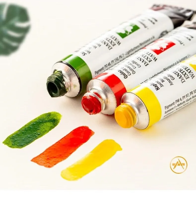 Detail pigmentů akvarelových barev Daniel Smith ukazující texturu a barvu