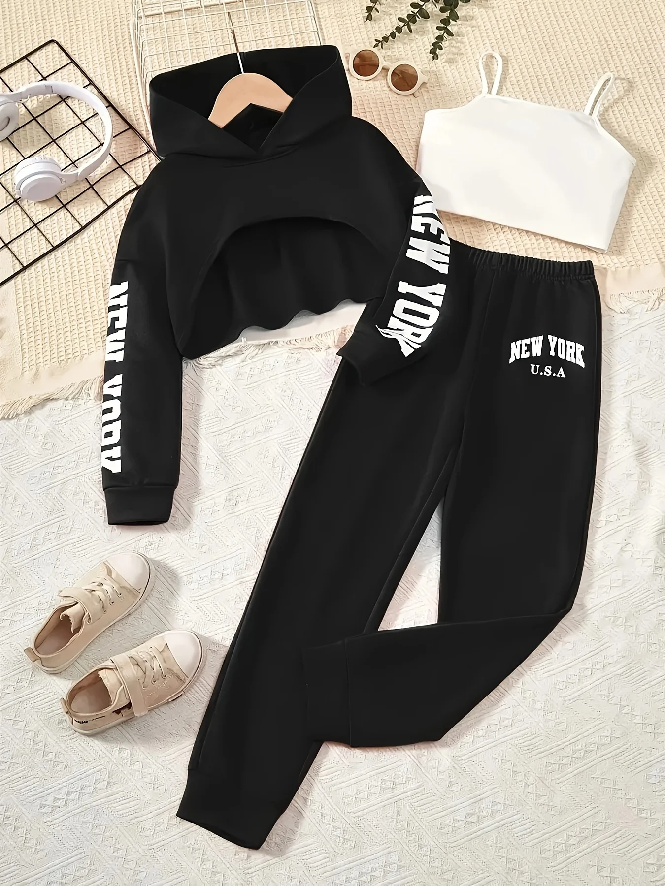 Girls Spring & Fall Fashionable Kids' Short Hooded Sweatshirt Suspender Sports Suit Black and White Classic Pants Three-Piece Set
