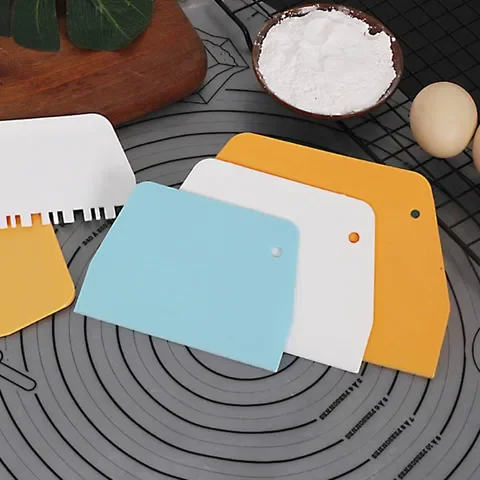 

1Pcs Plastic Slicer Spatula Multi Purpose Dough Cutter for Cake Cream DIY Handmade Kitchen Supplies