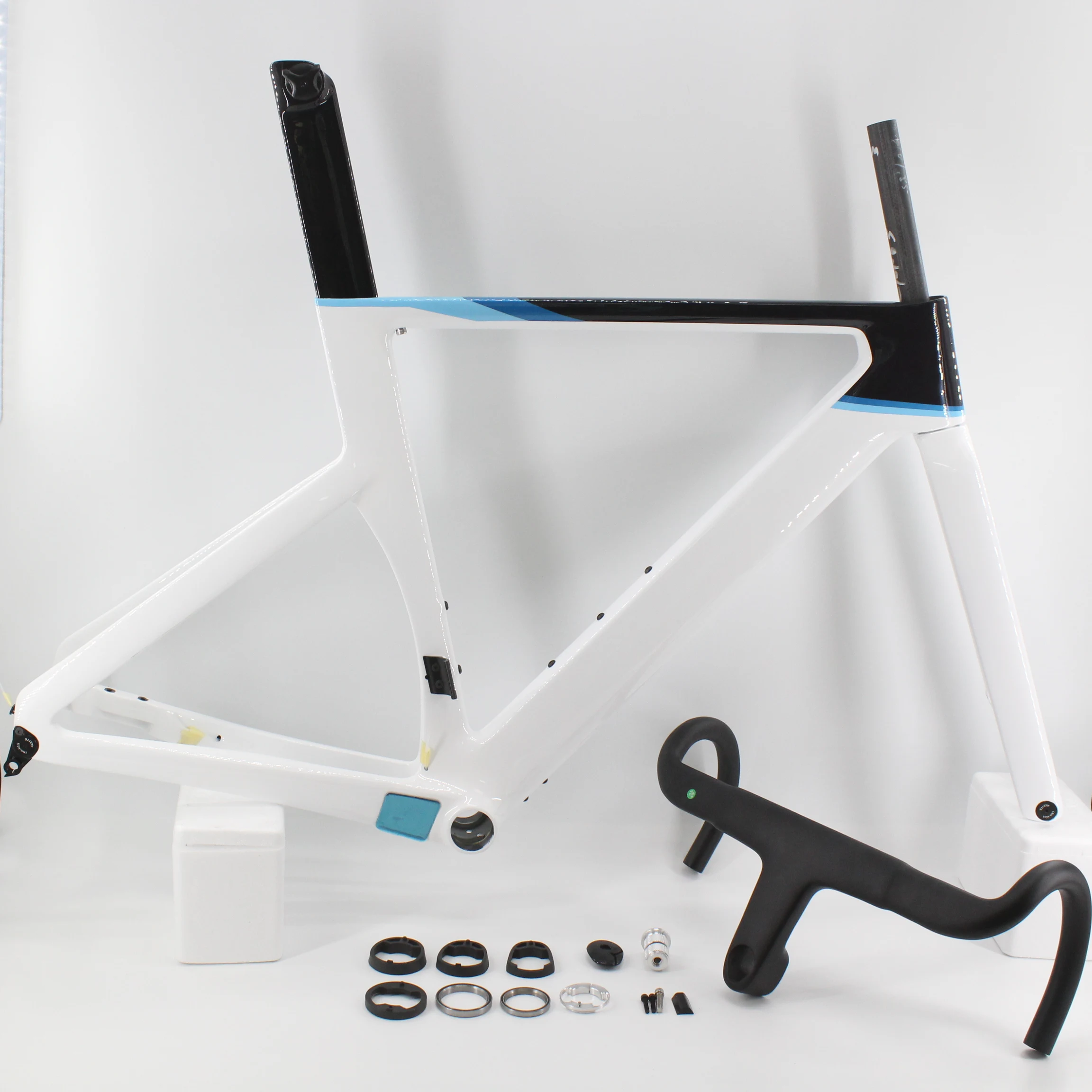 Cadre de vélo de route à disque en Fiber de carbone, avec axe traversant, câble caché interne, vent cassé, ZSZT, nouveauté 2023