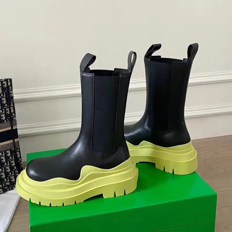 

New Black Leather Chelsea Boots For Women Round Toe Platform Shoes Women Winter Boots Women Carved Bullock Botines Mujer 2023