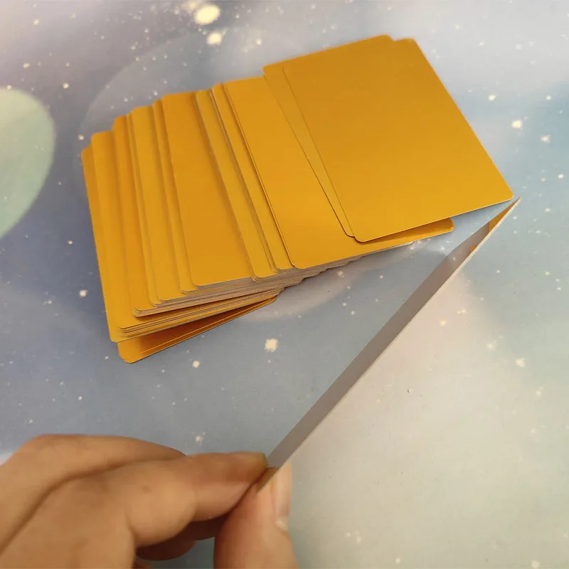 100PCS 휴대용 금속 명함 컬러 마감 알루미늄 빈 레이저 조각 카드 특수 로고 인쇄 사무용품