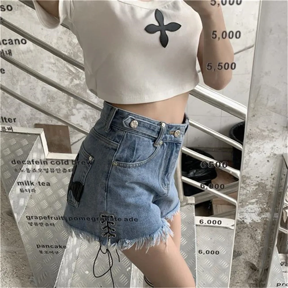 Look Shorts Jeanse Cropped Tumblr: O Guia Definitivo para Escolher o Short  Ideal com Estilo Y2K e Tendência Goth, image size:1000x1000
