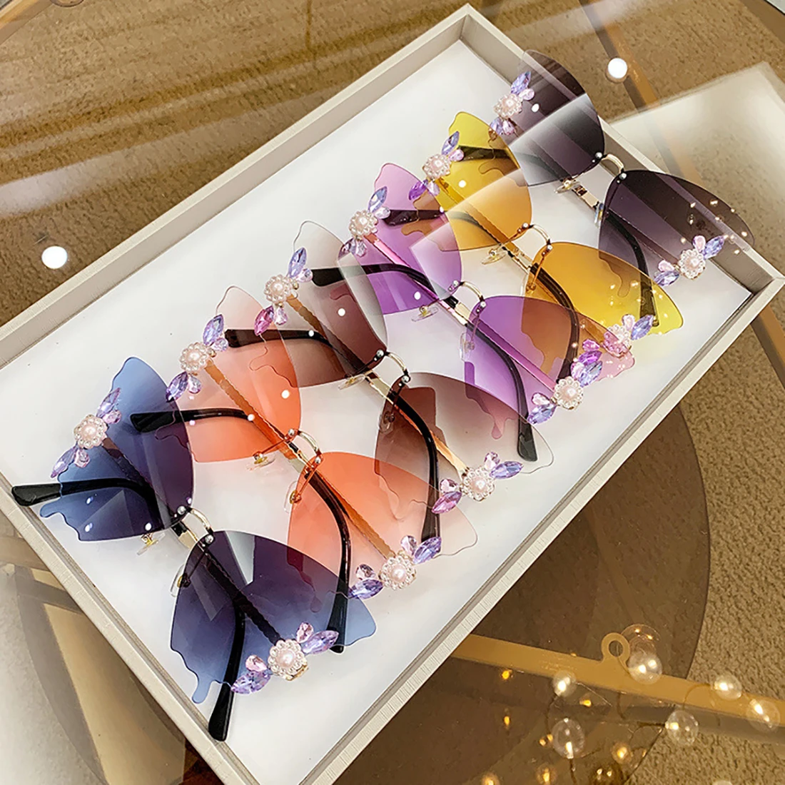 Óculos de sol borboleta sem aro com strass para mulher_voghion.com