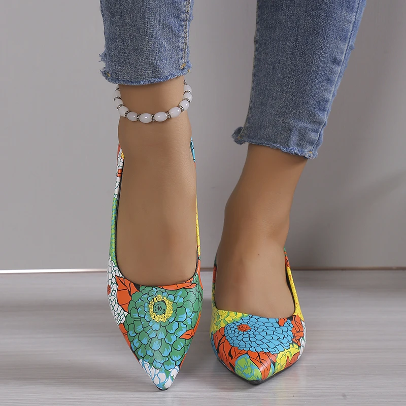 

Fashion French Retro Pointed Single Shoes for Women 2023 Spring/Summer New Color Matching Metal Low Heel 2.5cm Pumps Sandals New