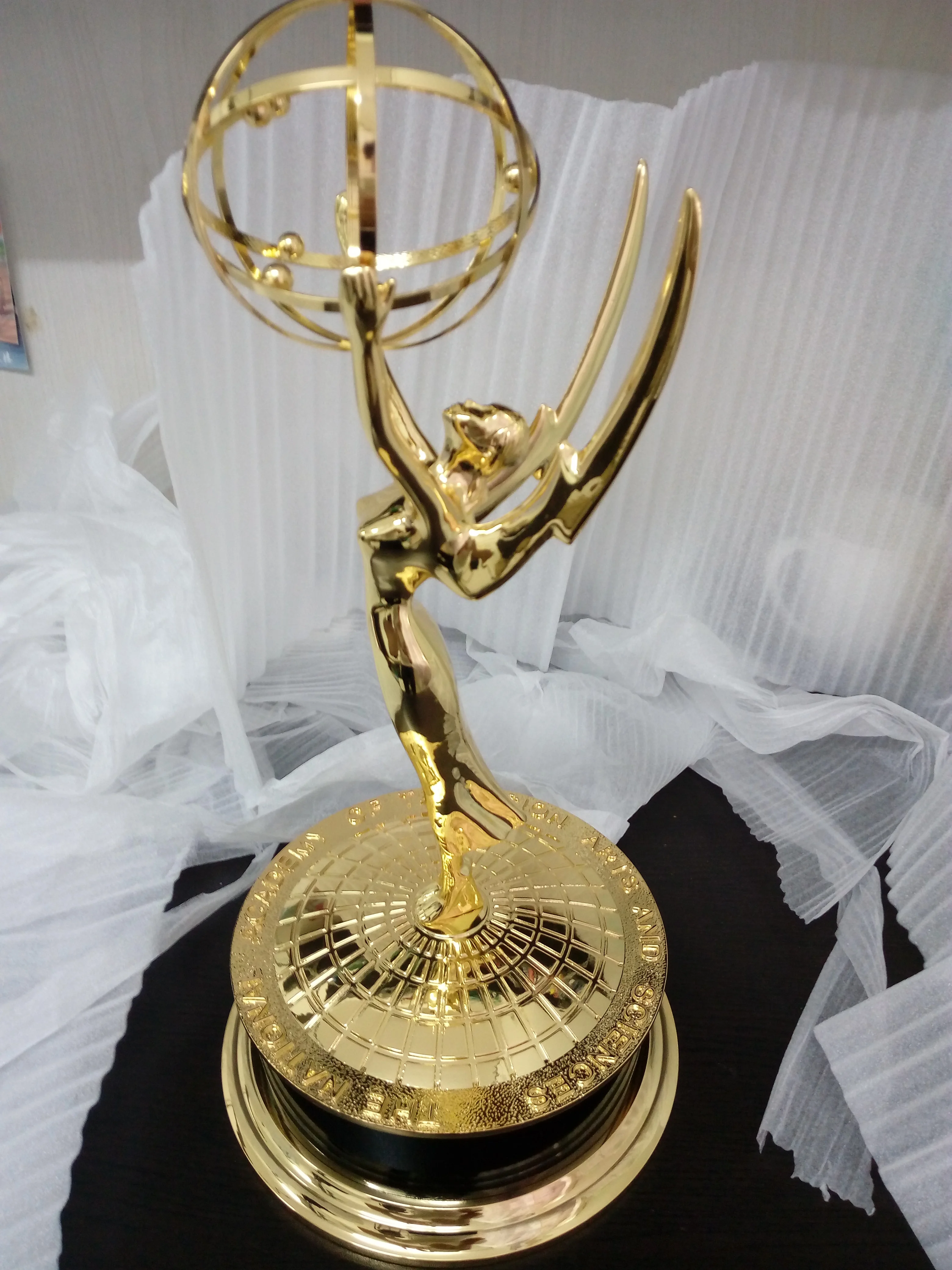 15.5 inch Height Emmy Trophy 1:1 replica Emmy Award Trophy Replica TV Zinc Alloy Souvenirs Collections Nice Gift