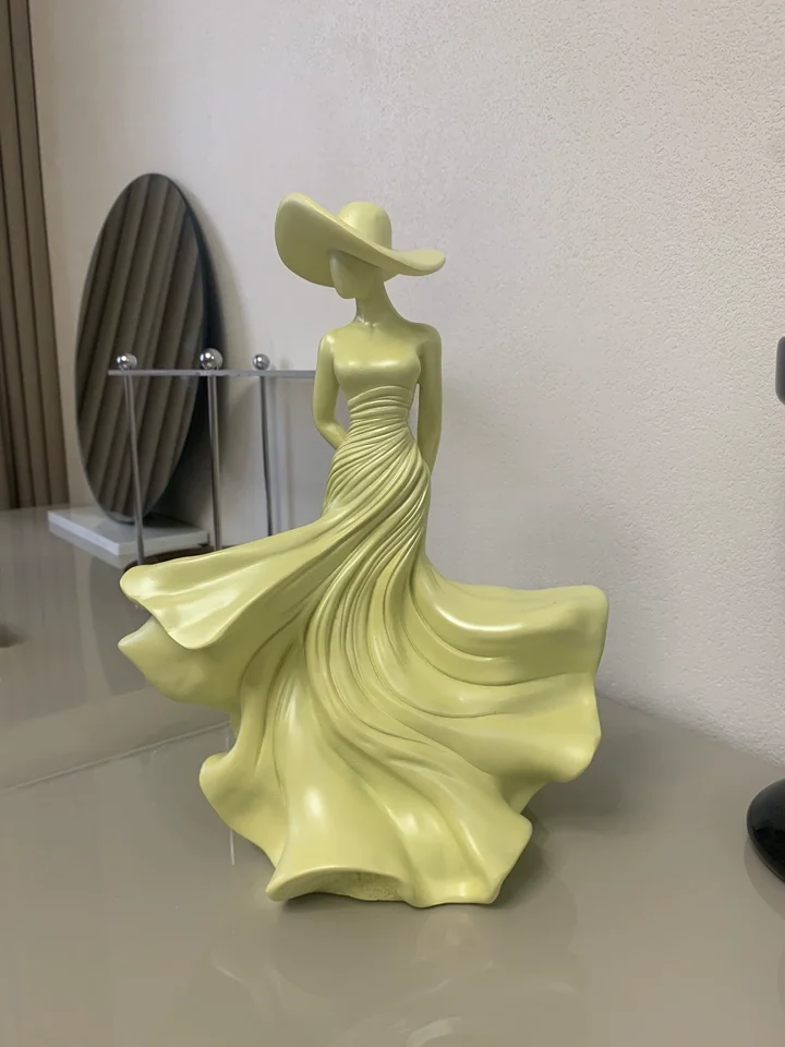 WSHYUFEI Gift From Spring for Yourself  Girl Wearing Dress Home Decor High-End Resin Crafts Mother's Day Gift Office Decoration 5