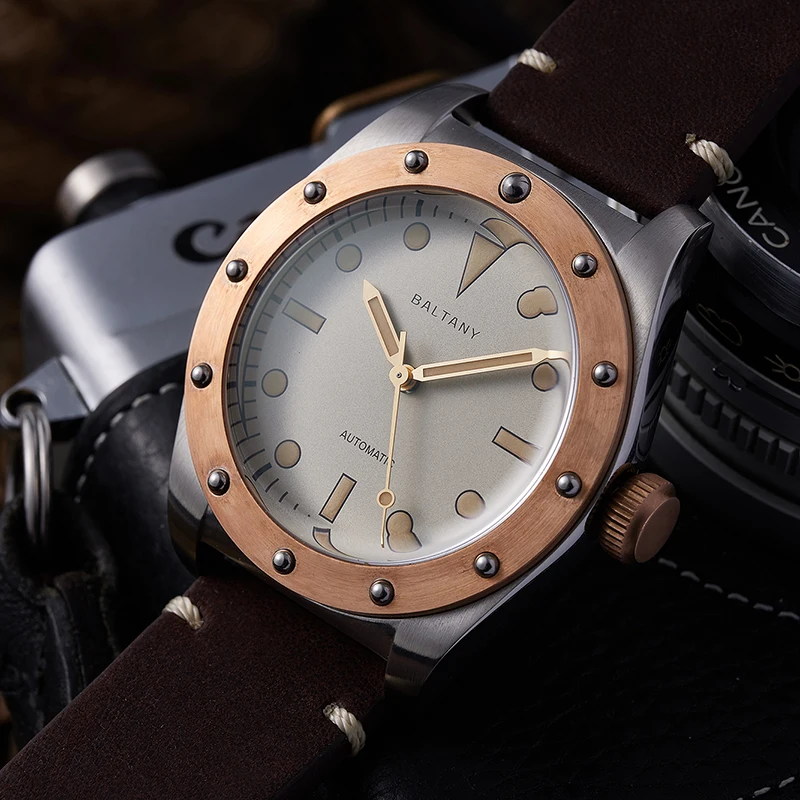Baltany Design Unique Retro Wristwatch S4030 Super Luminous Stainless Steel Case Burgundy Dail Wach Luxary Bronze Watches Mens