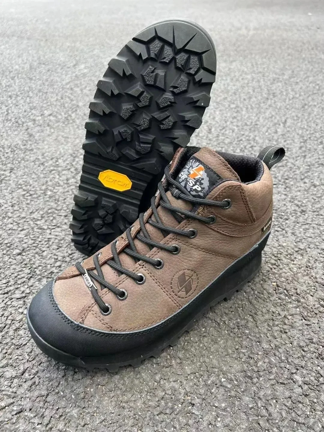 

Men`s GTX waterproof Genuine leather breathable anti-slip hiking trekking boots mens leisure light camping walking boots