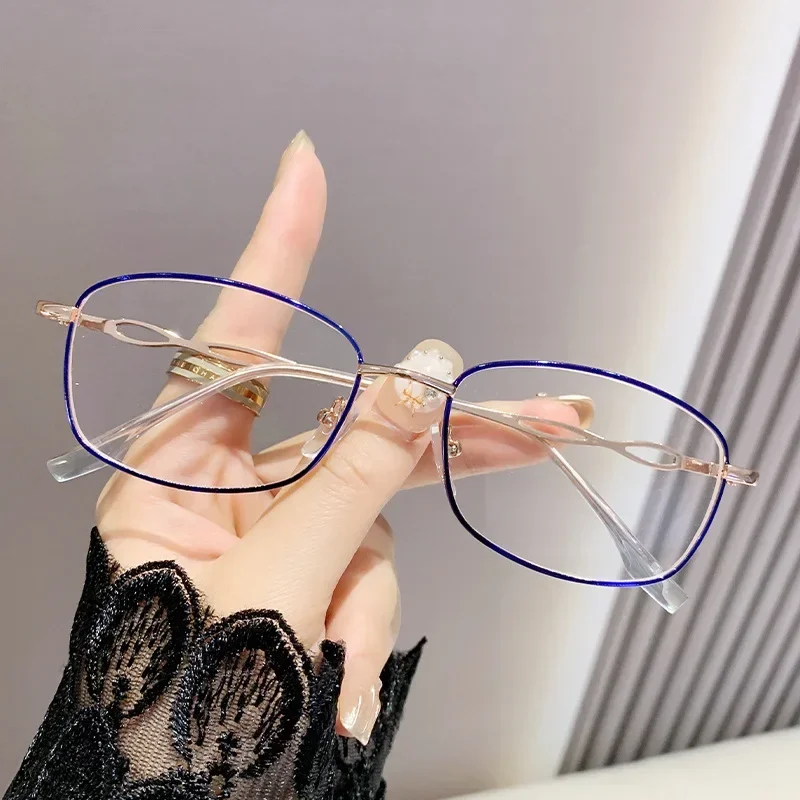 Anti Blue Light Presbyopia Glasses Trendy Metal Small Frame Reading Glasses for Women Portable High-definition Eyeglasses 4