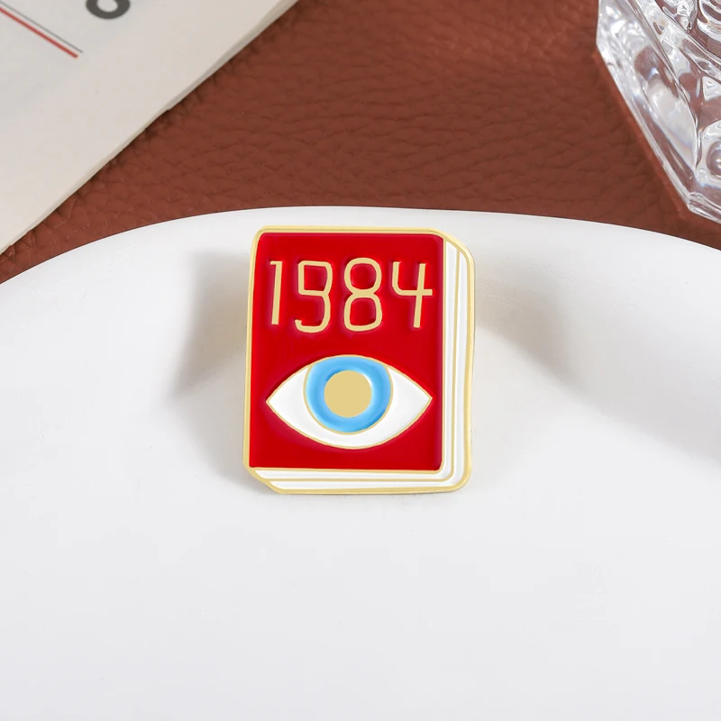 Emaille-Anstecknadeln mit Buchaugen 1984, berühmte George Orwell,ystopische Literatur, klassische Roman-Broschen, Anstecknadel, Schmuck, Geschenk für Freunde – Detail 6