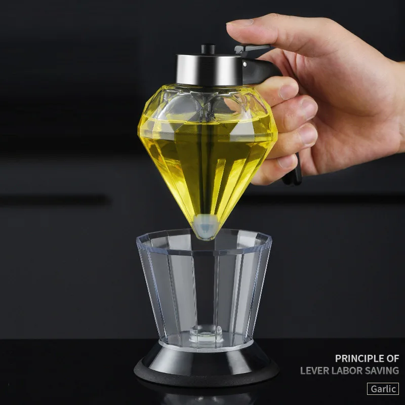 TORIOX Olive Oil Bottle Dispenser,200ml Diamond Shape Bottle Oil Pot,  Leakproof Vinegar Dispenser,Drip Free Clear Oil Pot Oil Container :  : Home & Kitchen