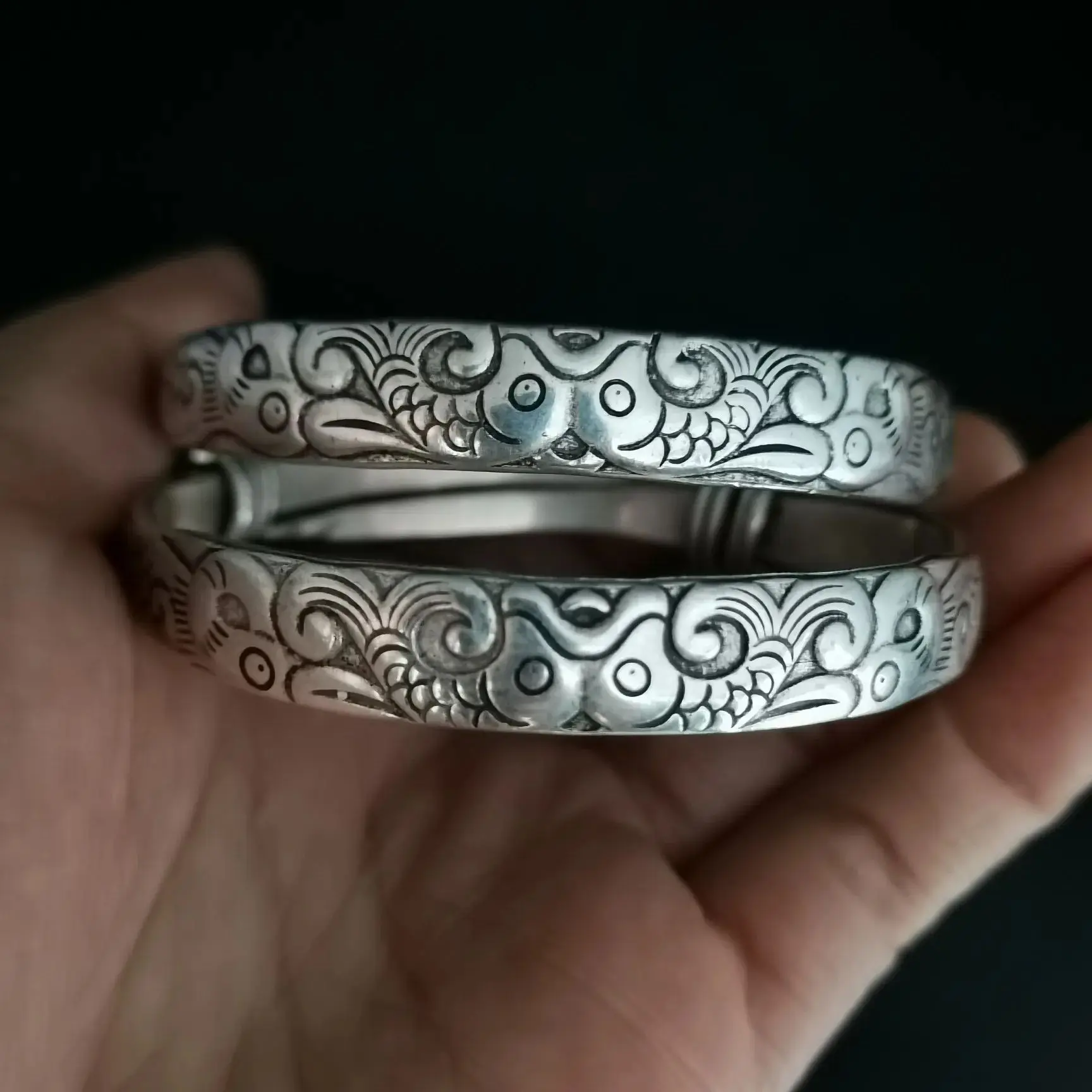 

1 Pair China Elaborate Tibetan Silver Lucky “Auspicious”Bracelet Metal Handicraft Decoration Home Decoration#21