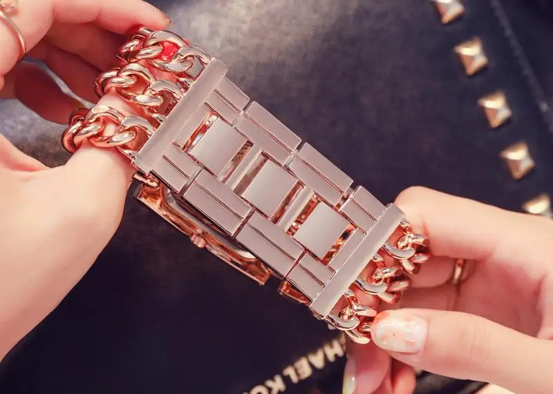 D-relógio Pulseira de para Mulheres Três Correntes Diamante Strass Quartzo Relógio de Pulso Feminino Moda Casual Novo 2023 Aço Inoxidável g & - Image 2