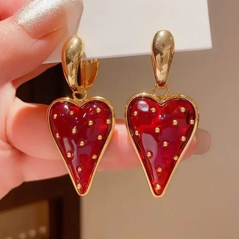 Vintage Strawberry Heart-shaped Pearl Earrings Temperament Strawberry Elegant Style Design Niche and High-end Earrings for Women