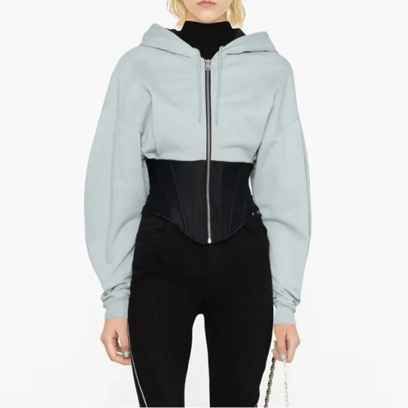 Рисунок 4 - Женское приталенное пальто с капюшоном