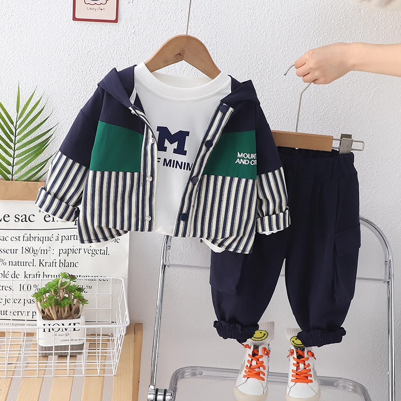 

Spring new children's fashion and leisure three-piece hooded coat letter lined sweatpants boy suit