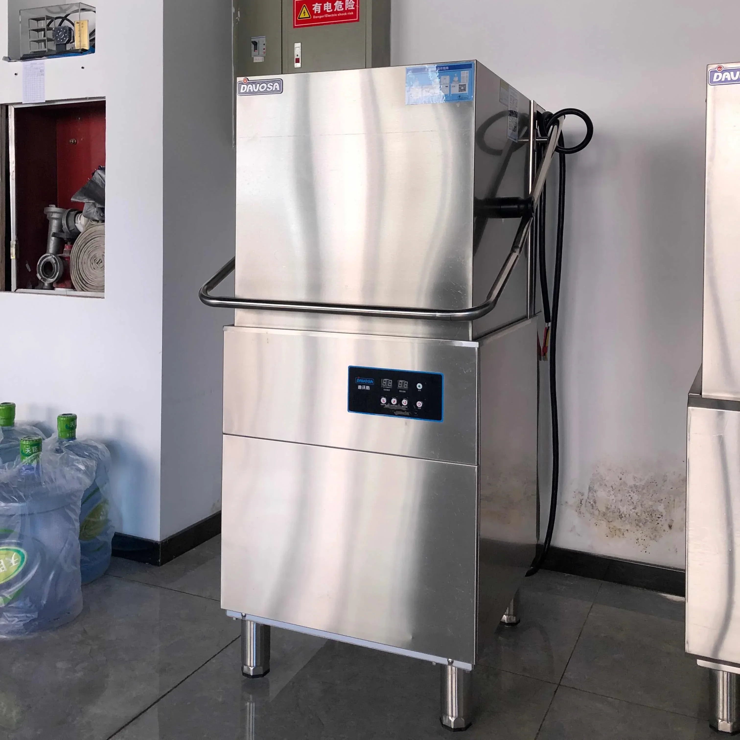 220V/380V 9.8KW Electric High-Efficient Dish Washing Machine for Restaurants and Hotels Kitchen hood type dishwasher 4