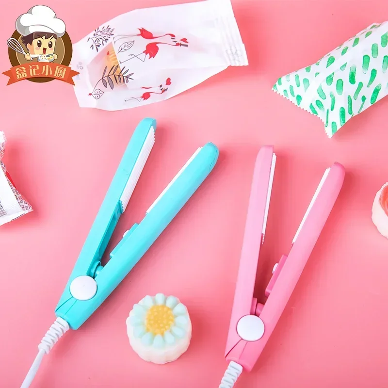 Mini Portable Heat Sealing Machine Food Vacuum Sealer Seal Packing Plastic Impulse Sealer Household Bag Clips Handheld Mini Sealer Plastic Bag Sealer