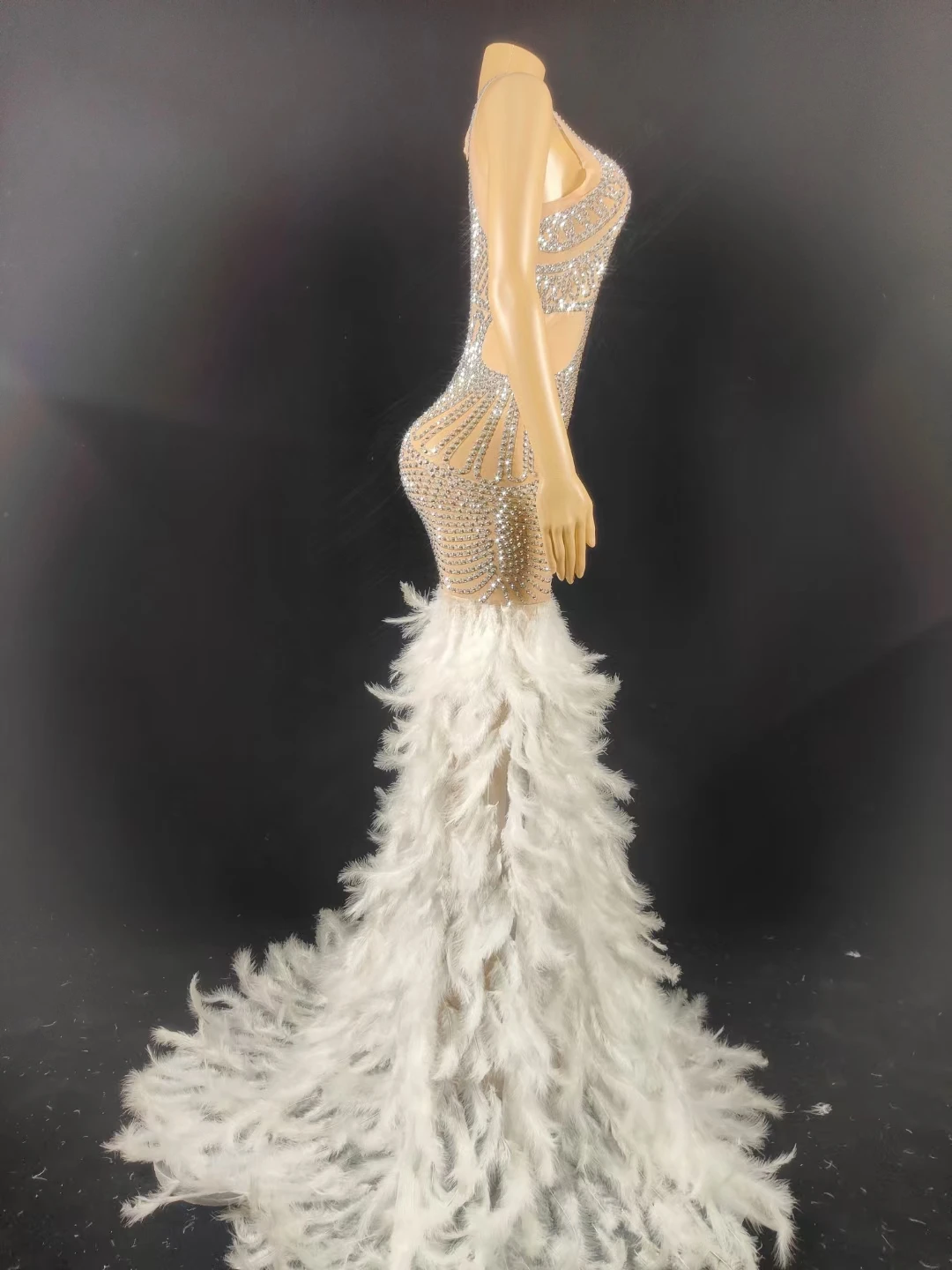 Luxurious Sparkly Beaded Crystals Long Dress Cocktail Birthday Party Gowns Feather Floor Length Dress Sexy Girl Long Prom Dress