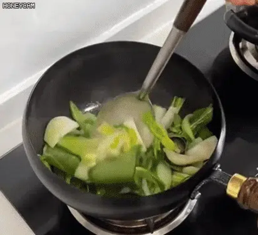 Handmade Pure Iron Non-Stick Frying Pan - Big Belly Flat Bottom Cookware for Gas Stove
