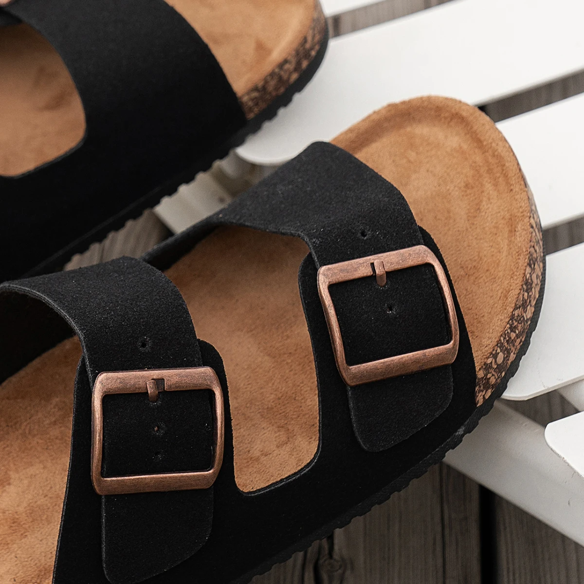 شباشب عصرية للرجال والنساء للمنزل في الهواء الطلق...