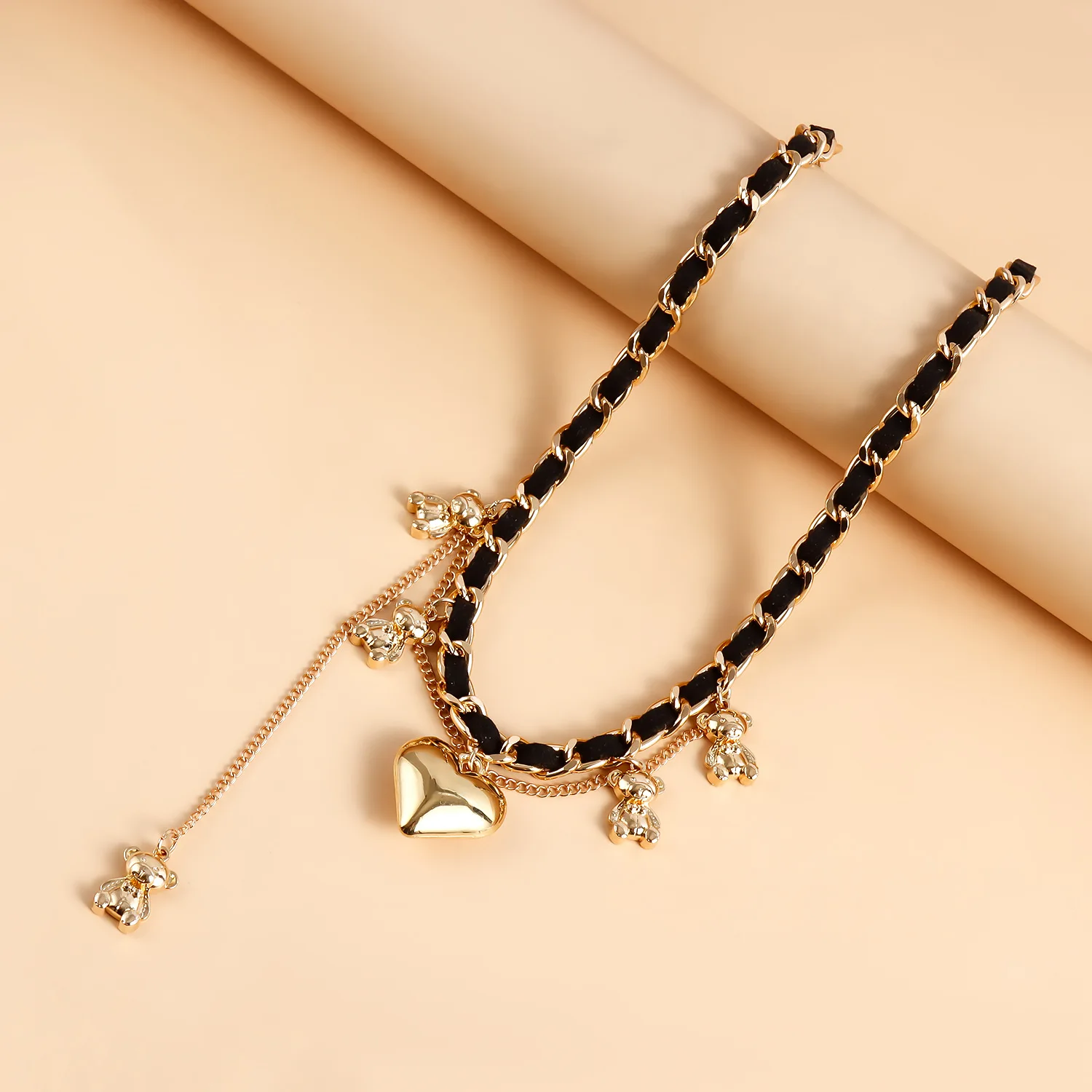 Exaggerated Hip Hop Twist Chain Heart Bear Pendant Necklace Women Collares Velvet Chunky Choker Necklace Steampunk Jewelry