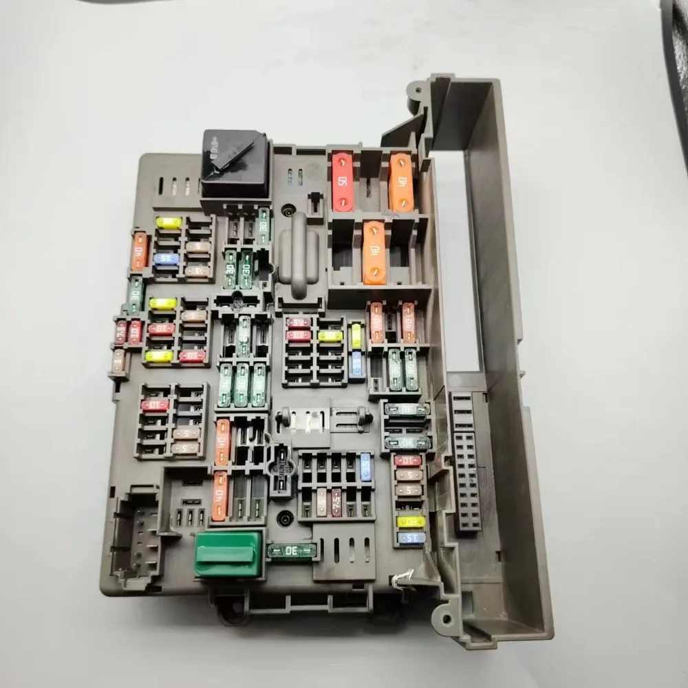 For BMW 3 Series E90 320i 325i 330i 335i E9 X1 Body Fuse Box 1pcs