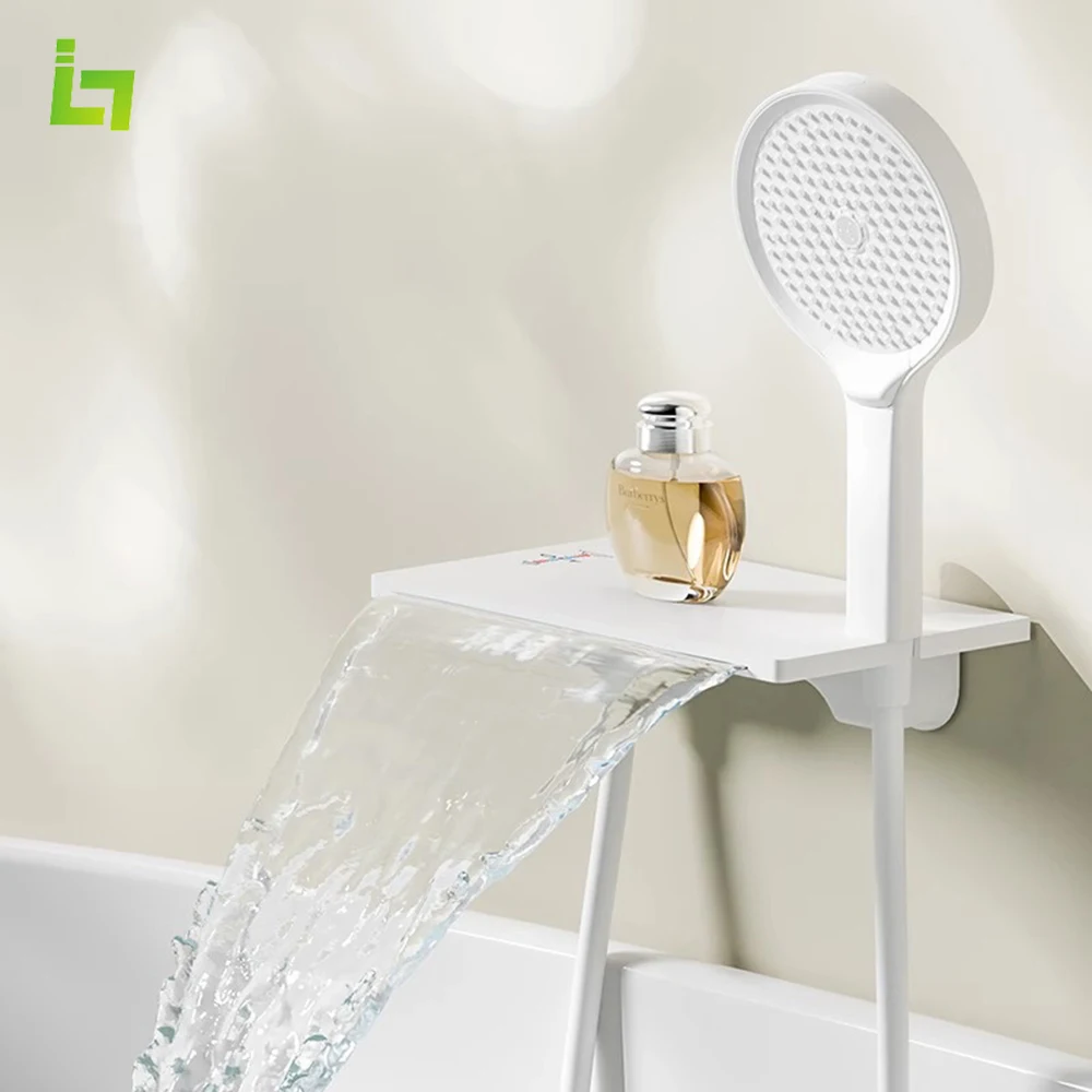 น้ําตกขนาดใหญ่อ่างอาบน้ําก๊อกน้ําเย็นและร้อนขนาดใหญ่แพลตฟอร์มห้องน้ําฝักบัวแตะทองเหลือง 1