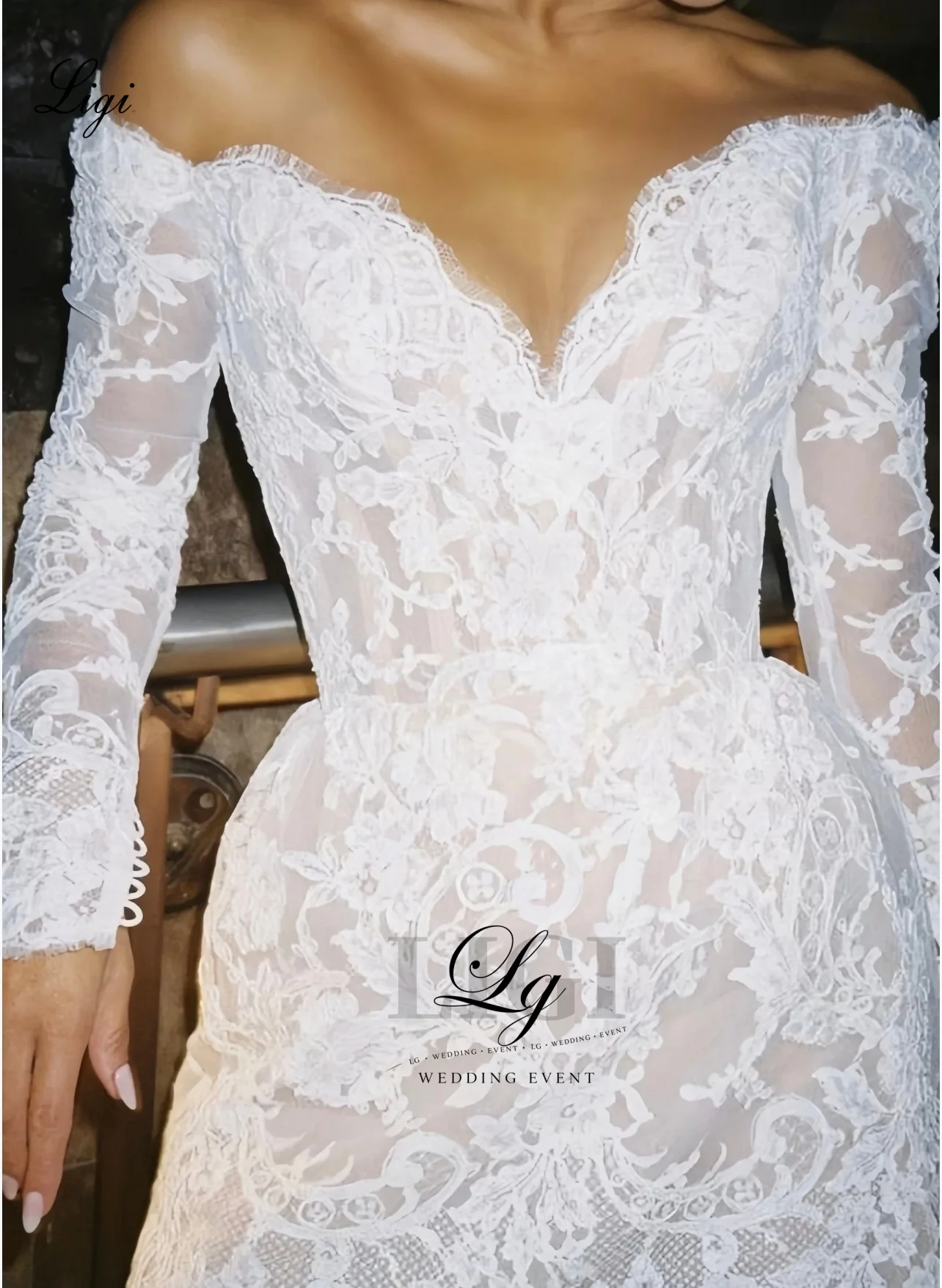 Abito da sposa corto LIGI elegante con scollo a V e spalle scoperte in pizzo, a maniche lunghe, aderente, mini abito da sposa per ricevimento e festa, personalizzabile