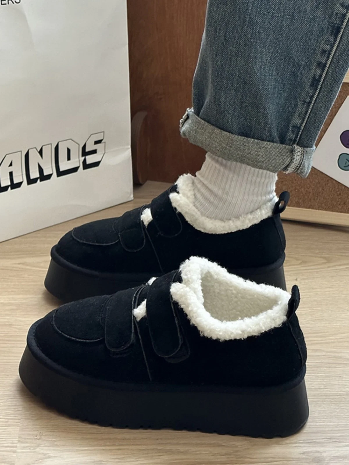 

Лоферы женские с круглым носком, меховые кроссовки на платформе, повседневная обувь в стиле ретро, криперы, без застежки, для отдыха, из флока, для зимы