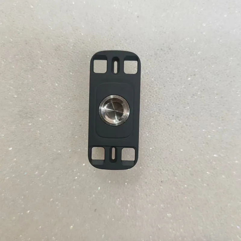 (1PCS) Insta360 X5 카메라용 99% 새 오리지널 하단 삼각대 나사 홀더 수리 부품