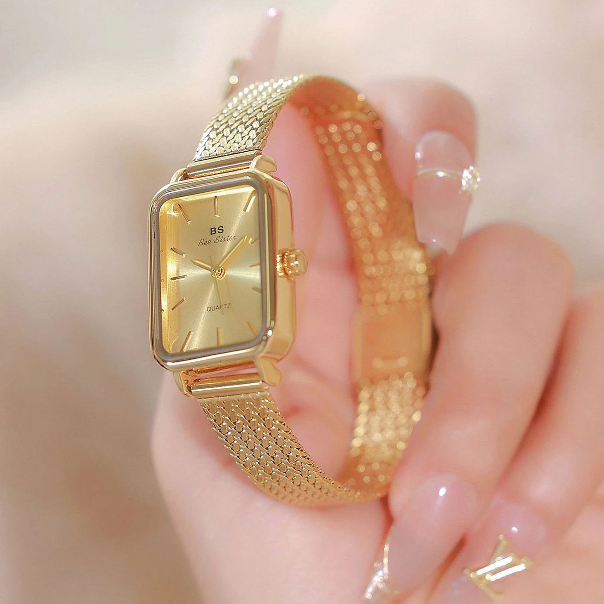 Montre Femme Vintage IEKE – Modèle Unique, Multicouleur