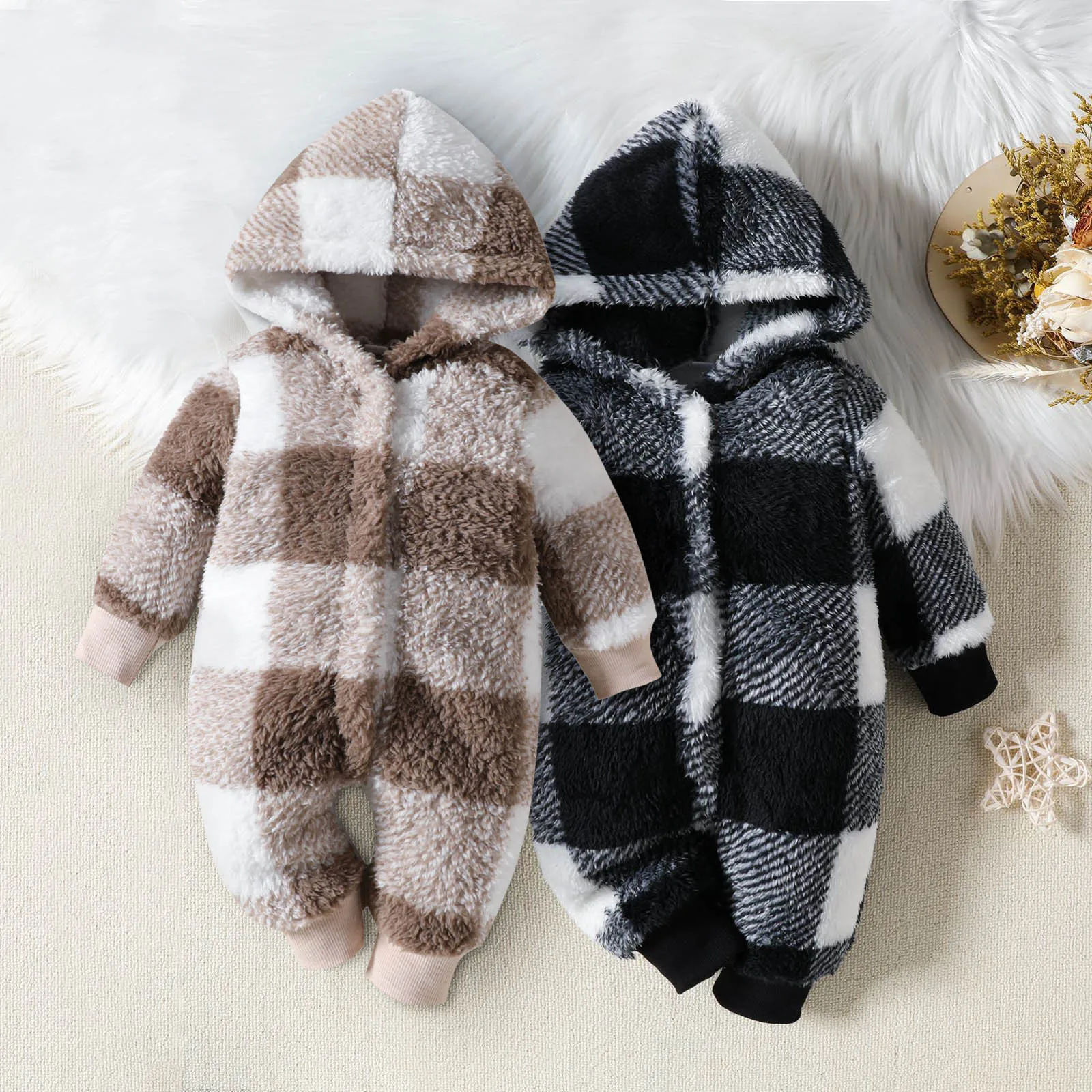 Autumn and Winter Baby Girls' Onesie Newborn Plaid Soft Arctic Velvet Hooded and Feet Cute Newborn Warm Clothing Baby Romper