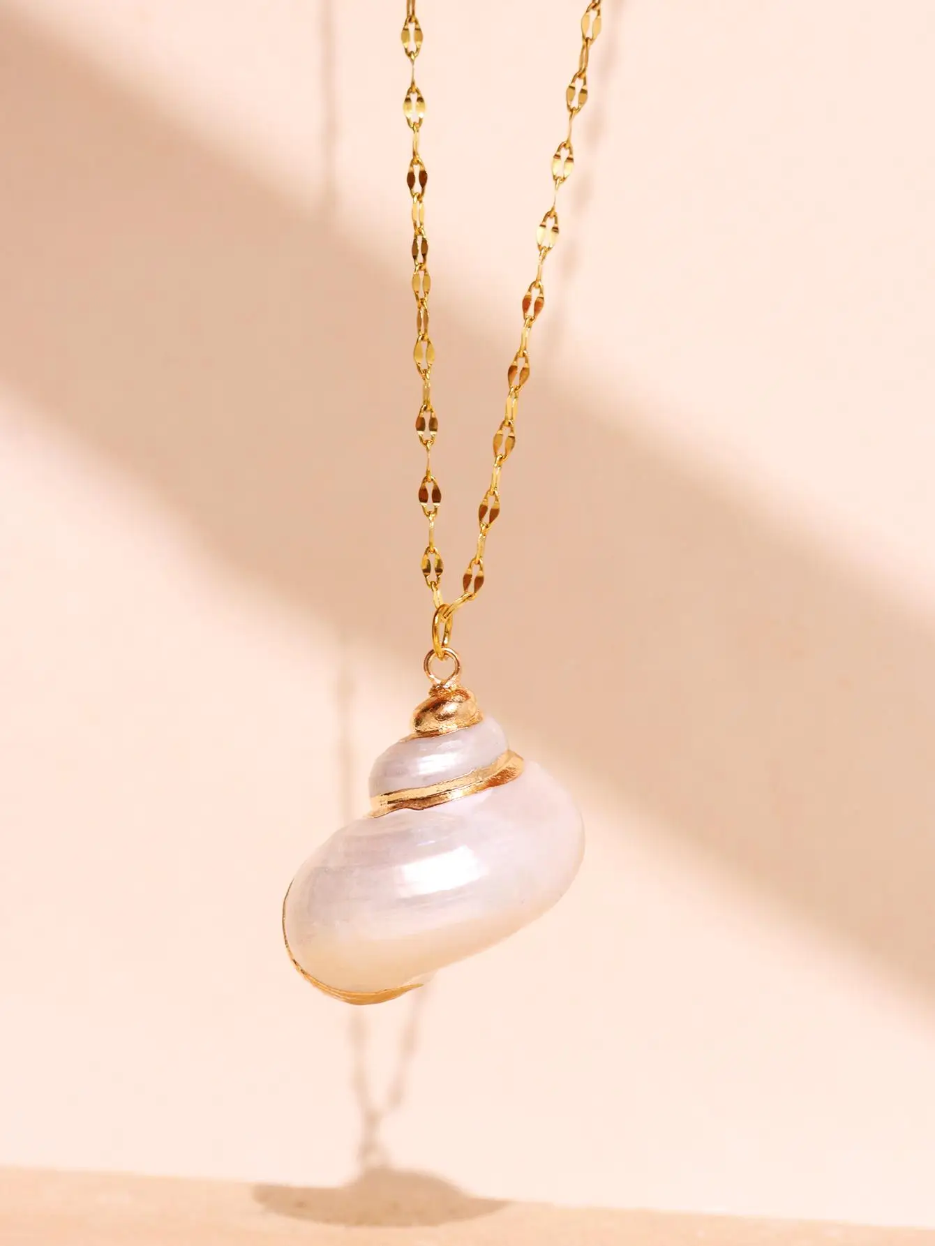 Necklace chain detail