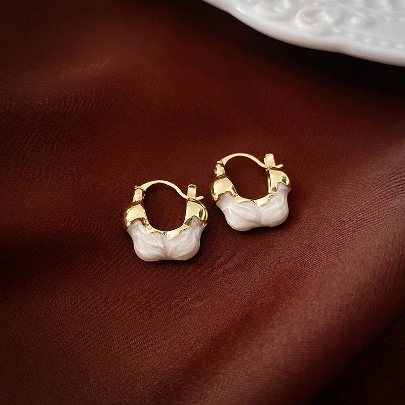

European and American Women's Small Dripping Clouds Geometric Ear Clip Earrings French Style All-Matching Earrings