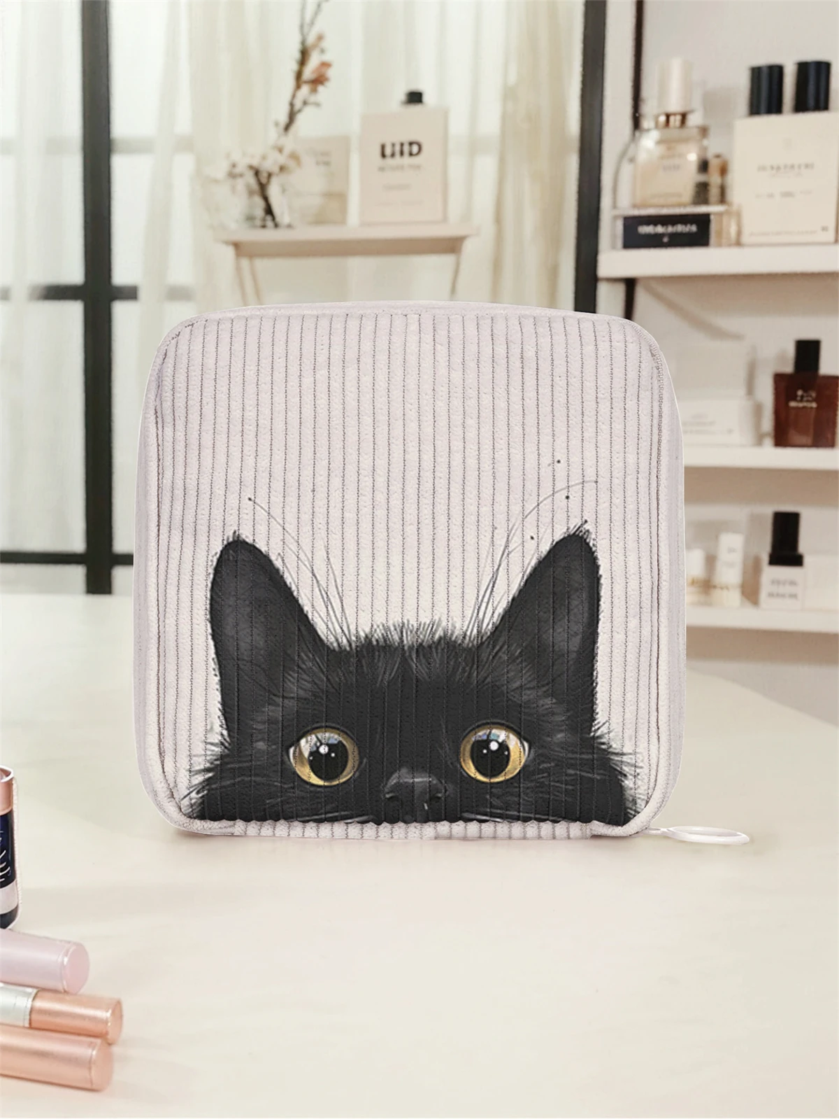Cute cat pattern printed sanitary napkin storage bag, women's lightweight tissue bag, sanitary tissue bag
