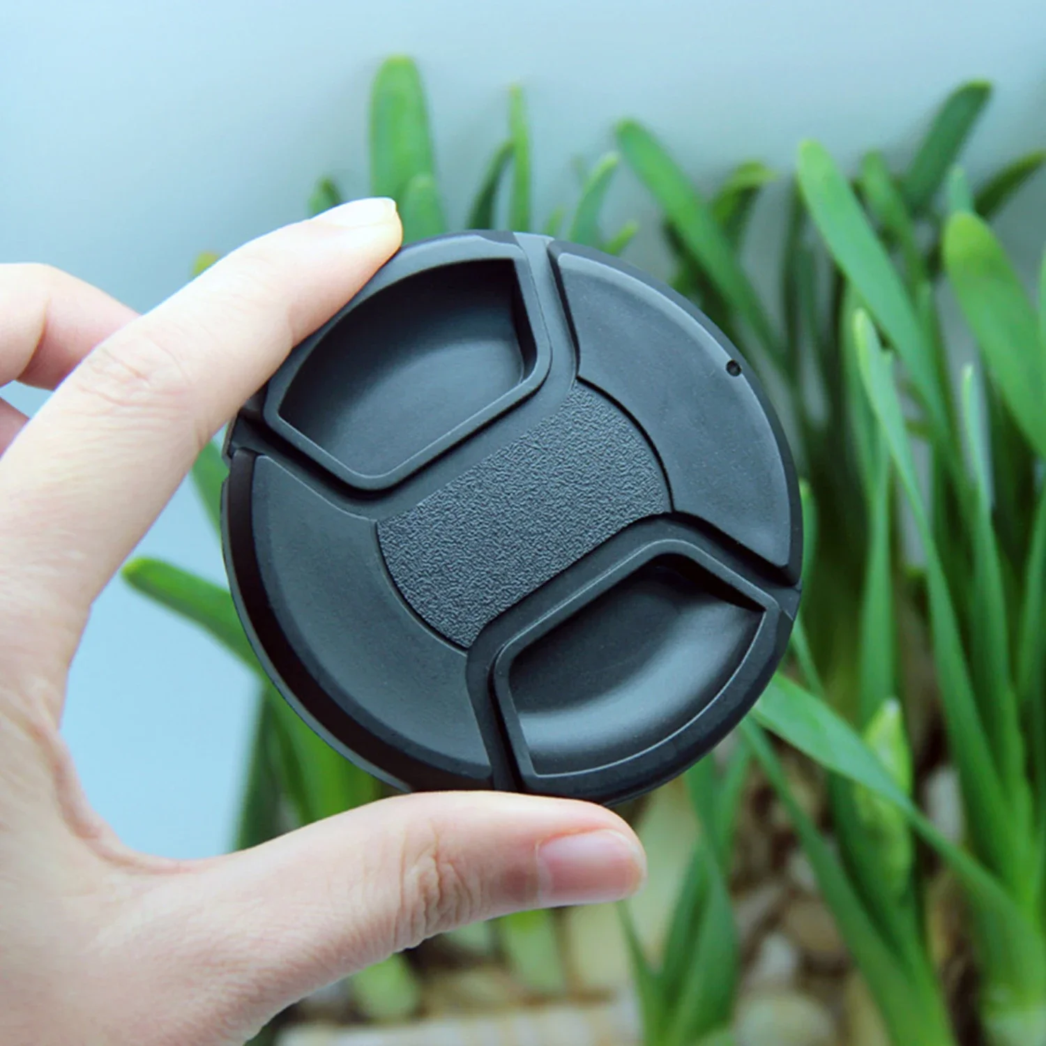 Universal Snap-On Center-Pinch Camera Lens Cap Cover