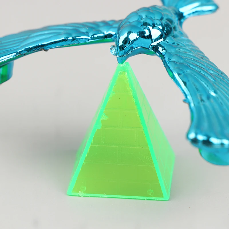 2pcs Novelty Amazing Balance Eagle Bird Toy Magic Maintain Balance Home Office Fun Learning Gag Toy for Kid Gift