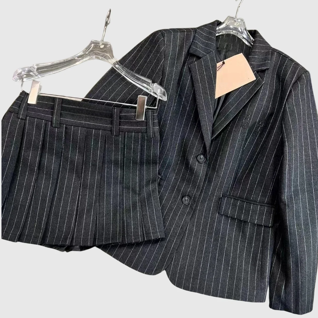 

2024 Early Spring New Fashionable and Stylish Striped Suit Set